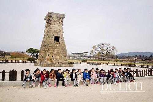 Cheomseongdae  - đài quan sát thiên văn dưới thời Silla, là điểm đến thu hút du khách ở thành phố Gyeongju